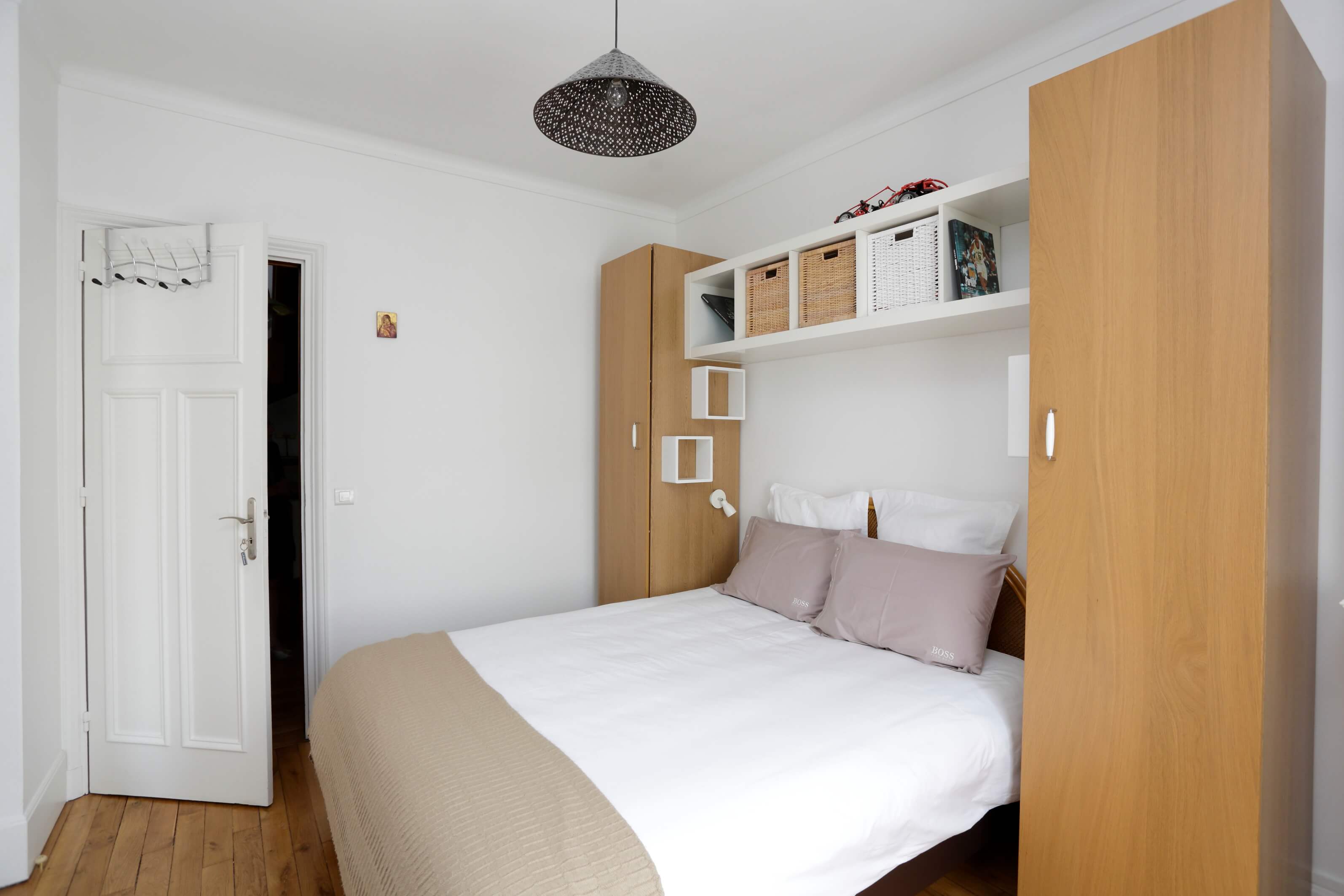 rooms.eastSide.pictures.main